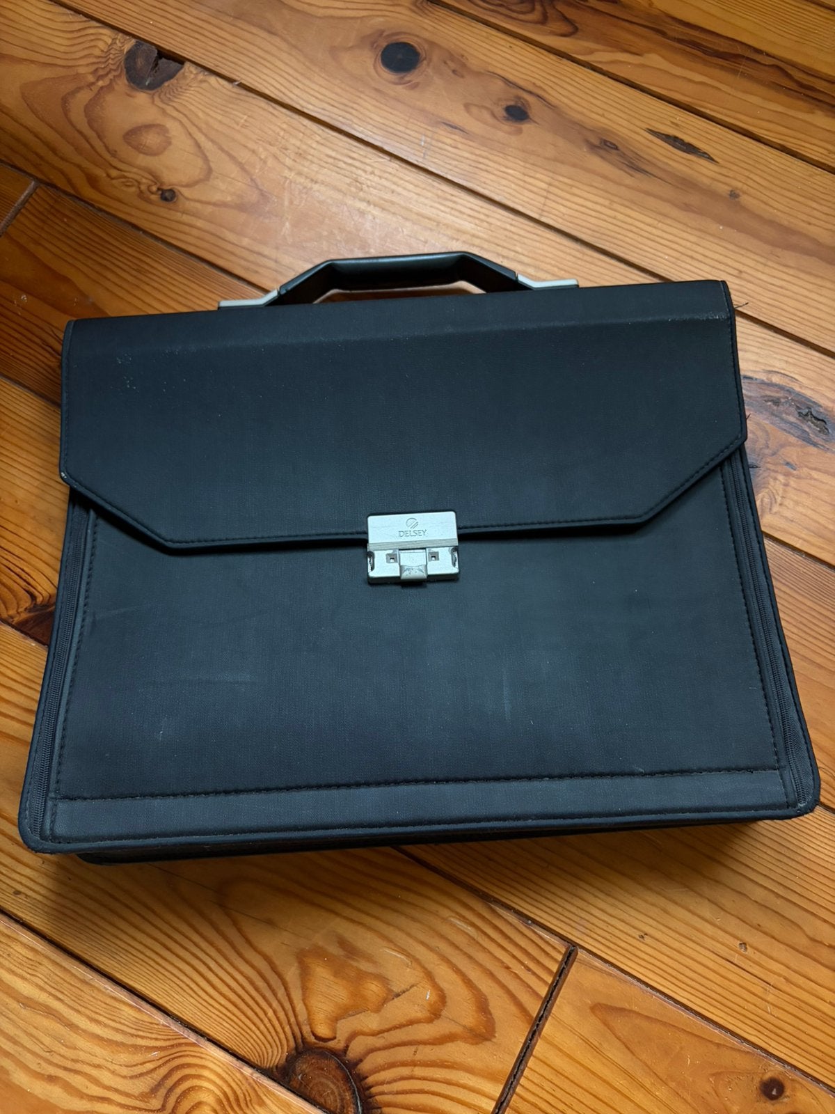 Delsey tas, Computers en Software, Laptoptassen, Aktetas, Ophalen of Verzenden, Zo goed als nieuw, Zwart