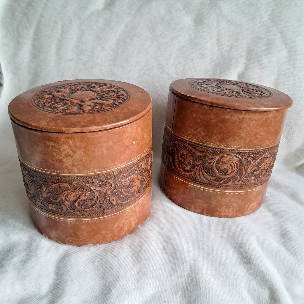 Set met 2 vintage italiaanse leren tabaksdozen  2609, Tabaksdoos of Verpakking, Gebruikt, -, -