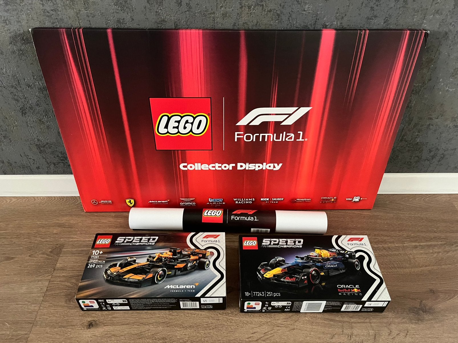 Lego 77243 + 77251 F1 speed champions + Display + Poster, Kinderen en Baby's, Ophalen, Lego, Nieuw, Speed Champions