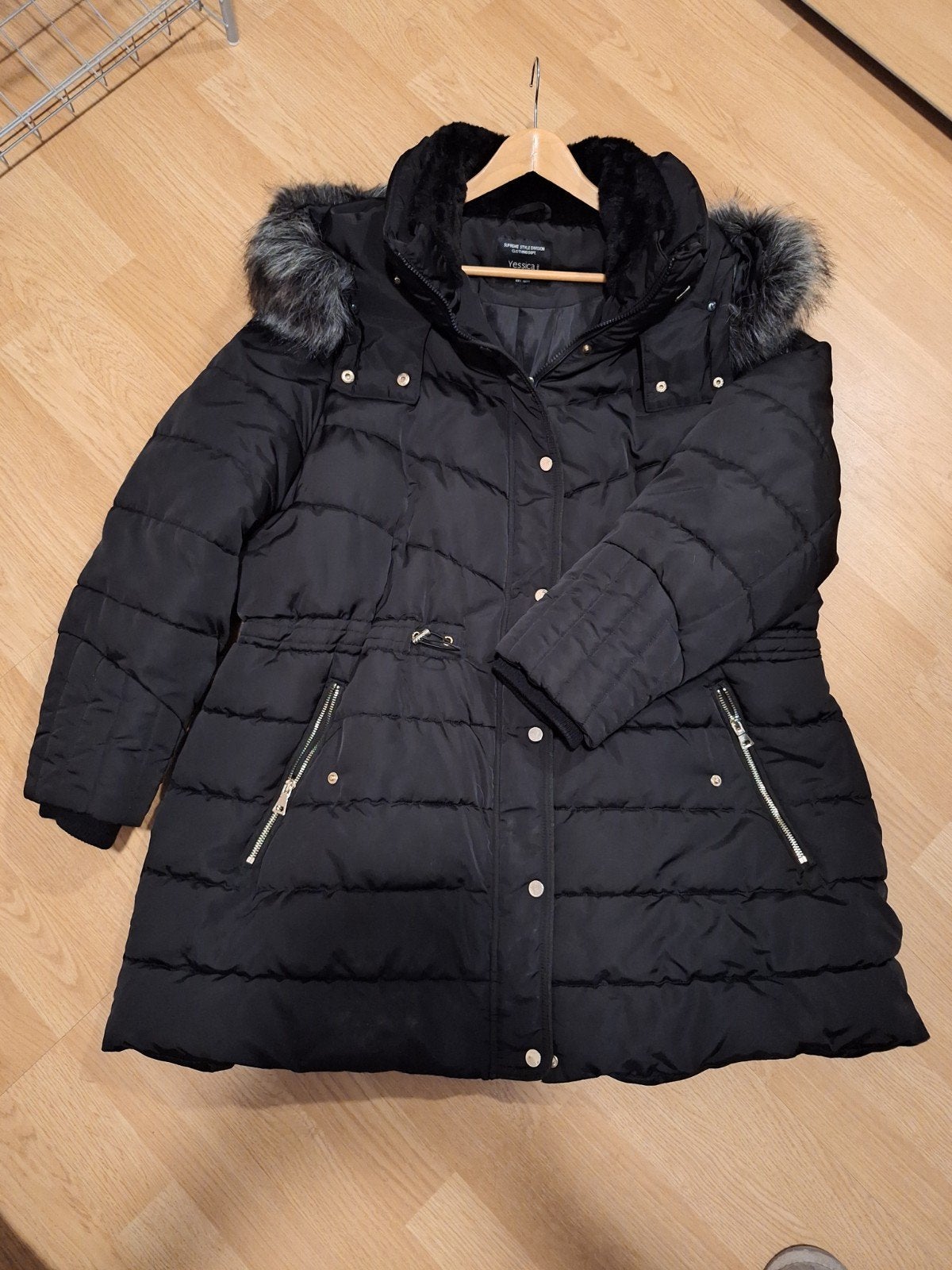 Zwarte Yessica winterjas met bontkraag - Maat 52/54, Ophalen of Verzenden, Zo goed als nieuw, Maat 46/48 (XL) of groter, Zwart