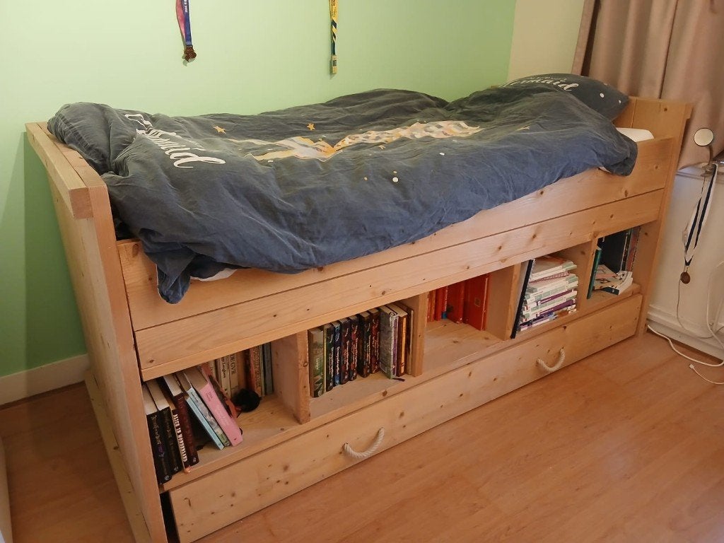 Stevig bed met opbergruimte en logeerbed, Ophalen, Eenpersoons, 210 cm, Steigerhout