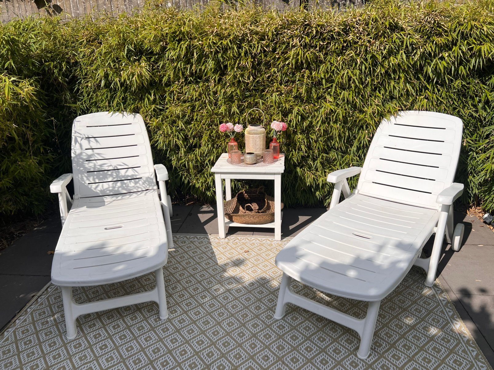 2 verrijd-/inklapbare ligstoelen wit samen €100, Tuin en Terras, Ligbedden, Ophalen, Gebruikt, Kunststof, Inklapbaar