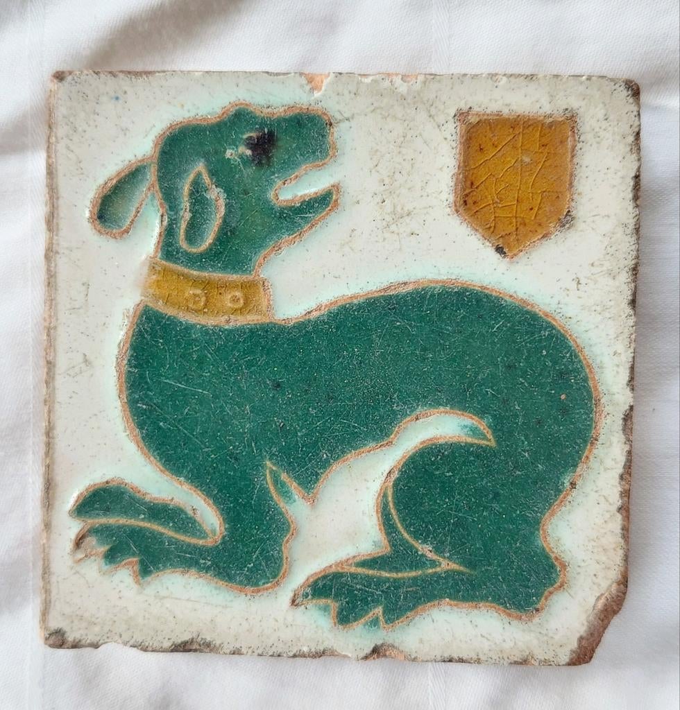 Kleine antieke tegel / Westraven ? Hond schild, Ophalen of Verzenden