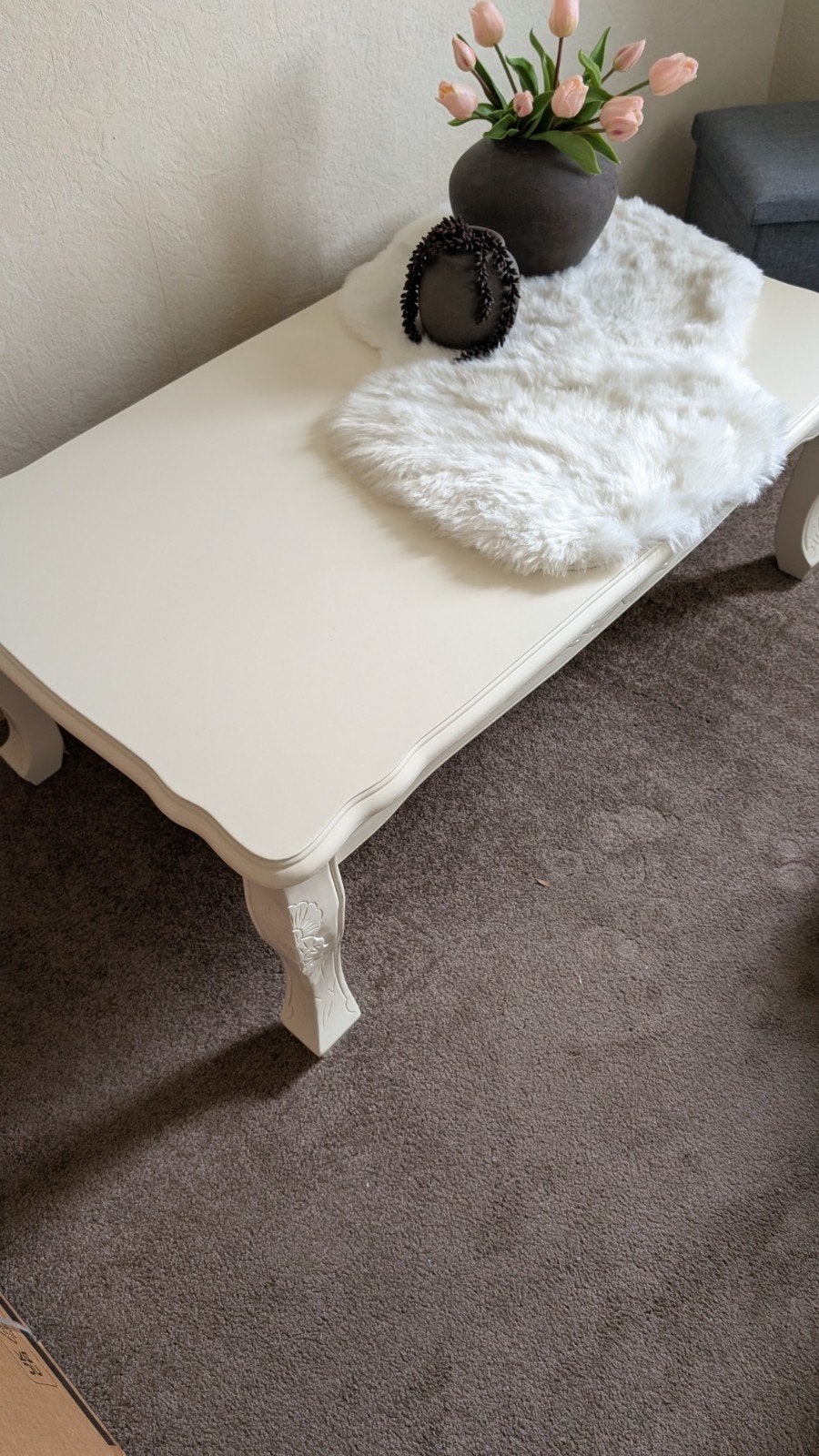 WitkleurigeSalontafel met Sierlijke Poten, Huis en Inrichting, Ophalen, Gebruikt, 100 tot 150 cm, 50 tot 100 cm