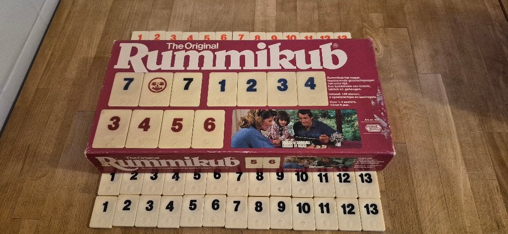 Rummikub 400 grote stenen in nette complete staat, Hobby en Vrije tijd, Gezelschapsspellen | Bordspellen, Een of twee spelers