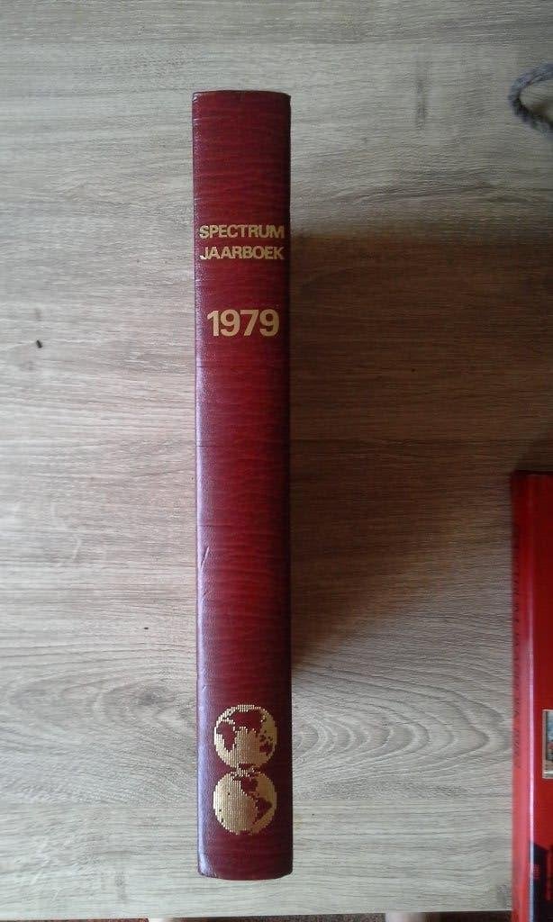Spectrum Jaarboeken (1979, 1980,1981, 1982, 1984 , 1986), Boeken, Ophalen of Verzenden, Zo goed als nieuw, Overige gebieden