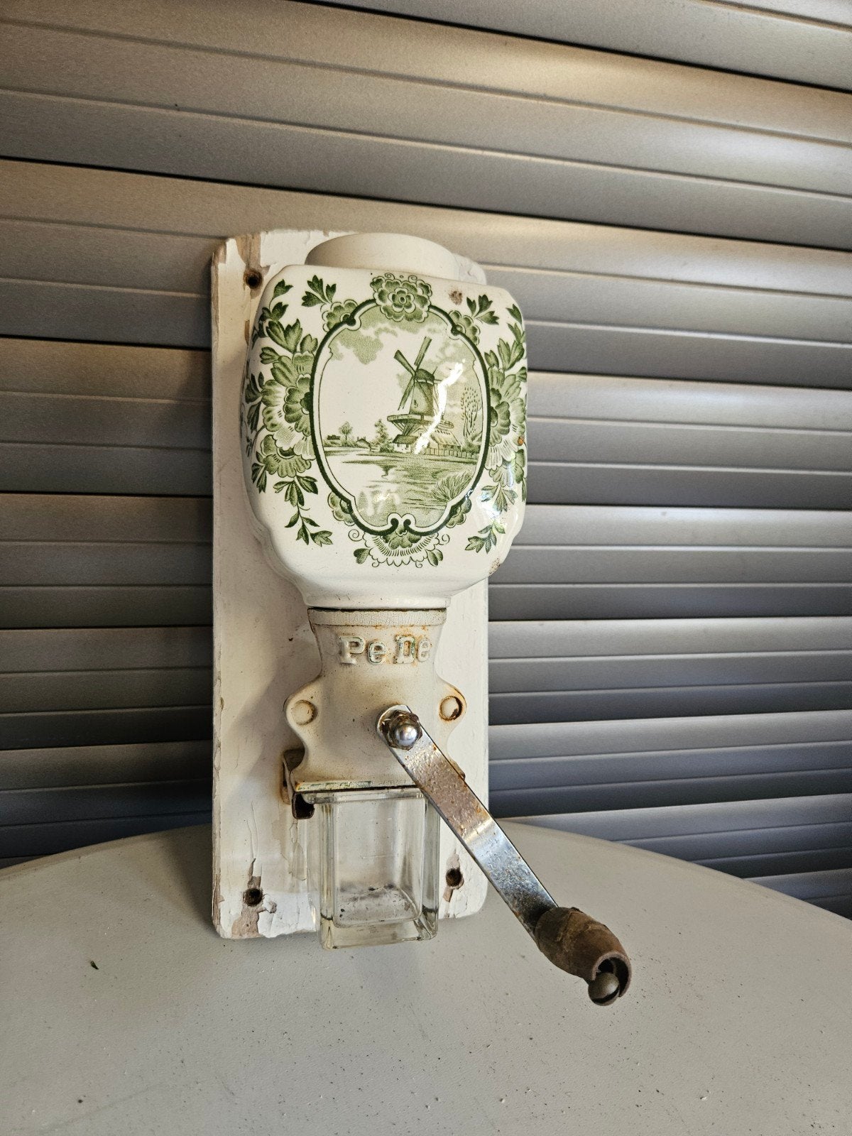 Antieke wandkoffiemolen met molen decor, Ophalen of Verzenden