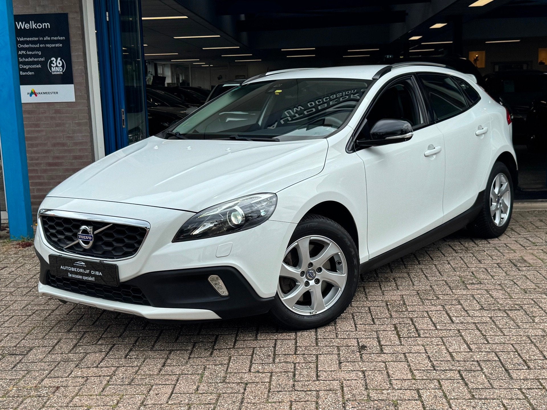 Volvo V40 Cross Country 1.5 T3 Nordic+ 2016 AUT NAVI Trekh, Auto's, Volvo, Stof, 700 kg, Wit, Origineel Nederlands
