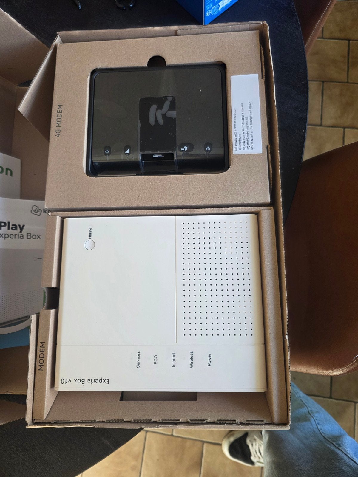 KPN Experia Box V10 en 4G modem NIEUW, Ophalen of Verzenden, Nieuw