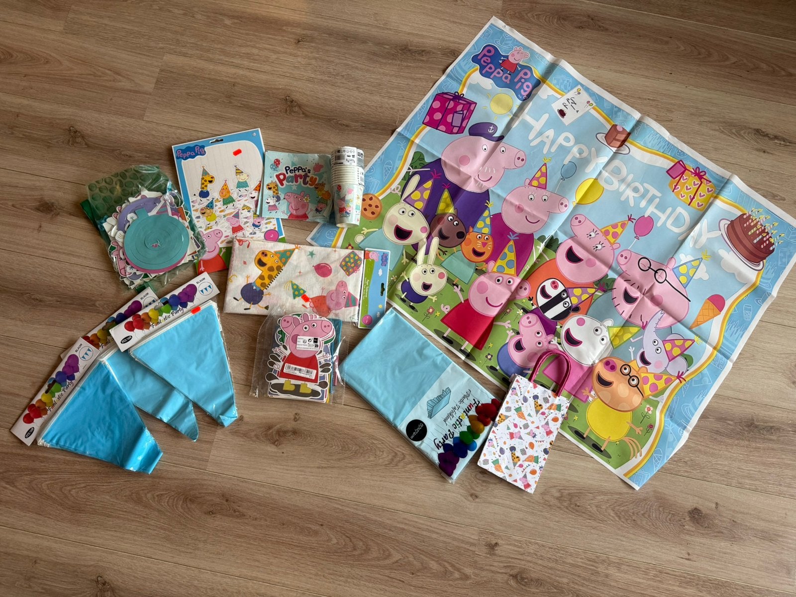Peppa pig verjaardag pakket, Hobby en Vrije tijd, Ophalen, Nieuw, Versiering, Verjaardag