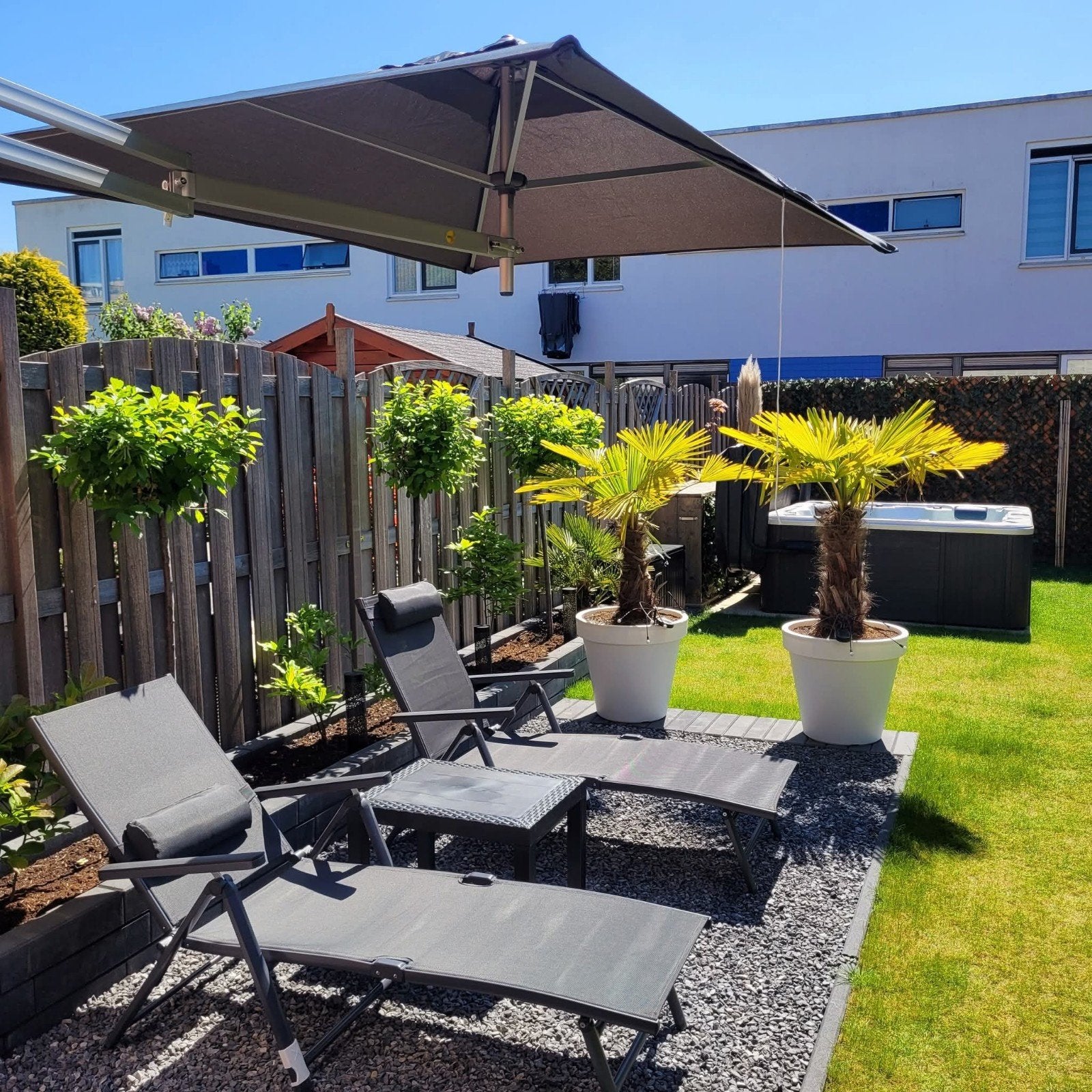 Muurparasol 140x200 (nagenoeg nieuw) incl draagarm (nieuw), Tuin en Terras, Parasols, Ophalen, Muurparasol, Kantelbaar, Zo goed als nieuw