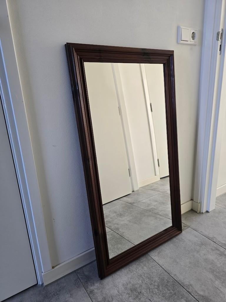 Spiegel met Houten Lijst, Ophalen