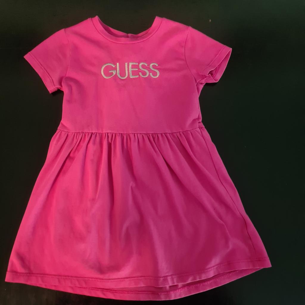 Roze Guess jurkje met broekje - Maat 24M, Ophalen of Verzenden, Zo goed als nieuw, Guess, Meisje