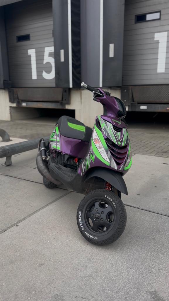 Piaggio zip 183cc stage 1 A1, Fietsen en Brommers, Scooters | Piaggio, Ophalen, Zo goed als nieuw, Benzine, Zip