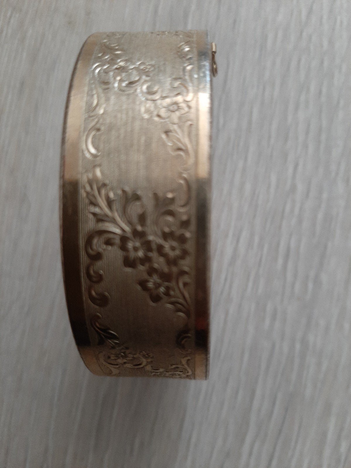 Goudkleurige armband en twee ringen, Gebruikt, Ophalen of Verzenden, Kleiner dan 17, Dame