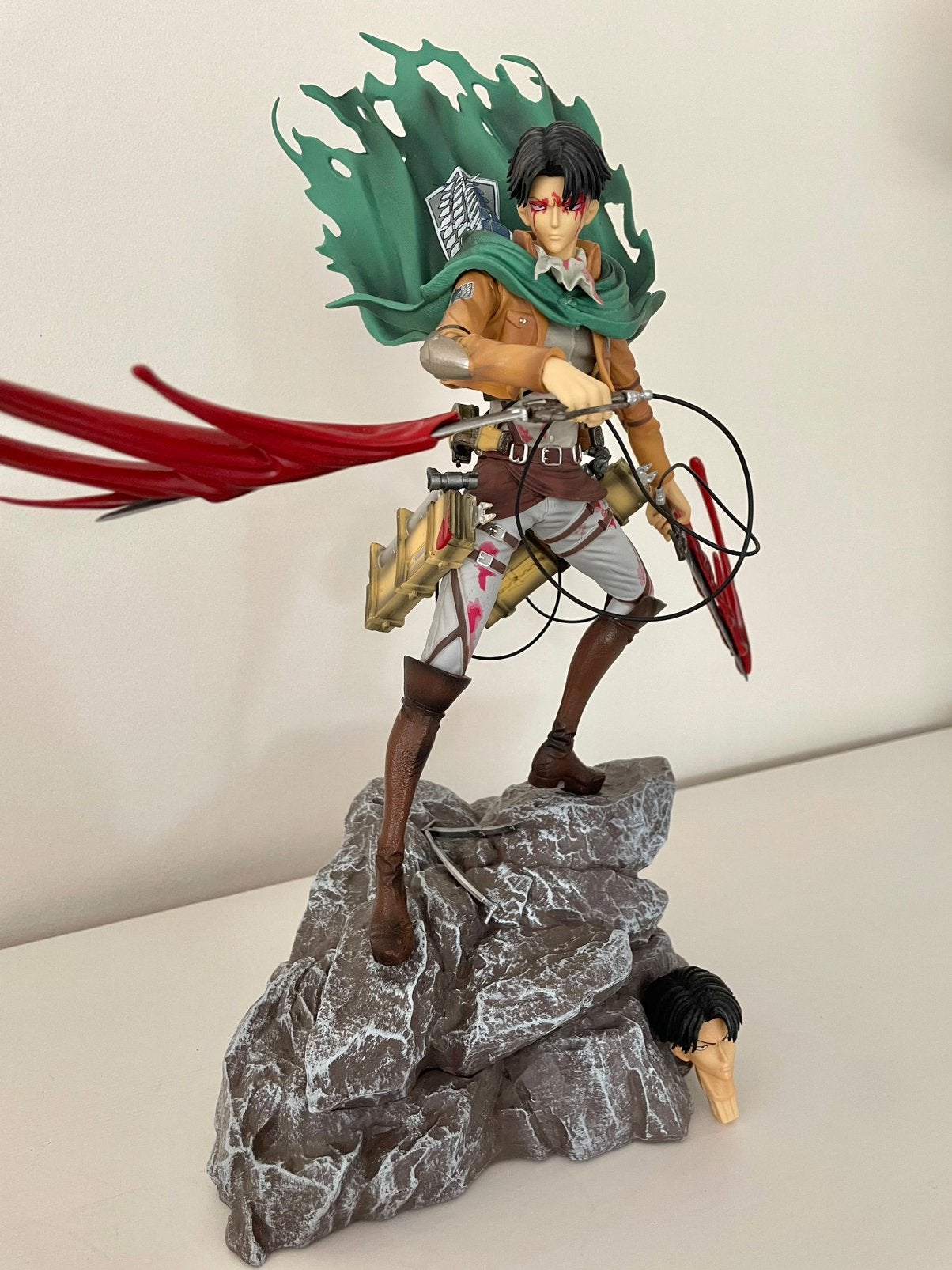 Attack on Titan figure Levi, Ophalen of Verzenden, Zo goed als nieuw