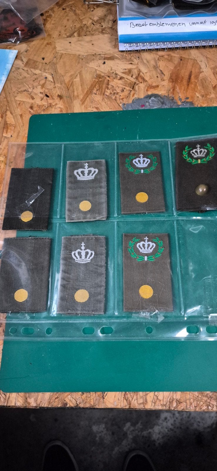 Militaire rangen van adjudant, DT63, Verzamelen, Militaria | Algemeen, Ophalen of Verzenden, Landmacht, Nederland, Embleem of Badge