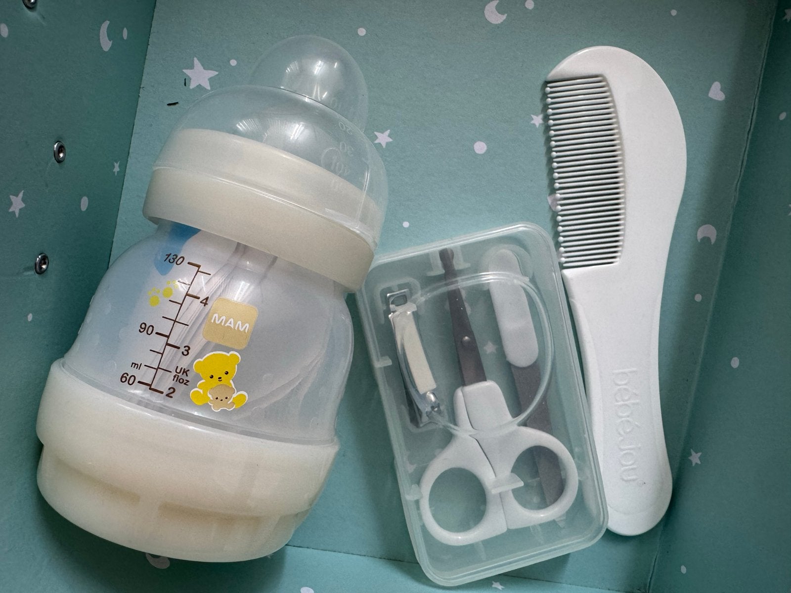 Babyfles en verzorgingsset (kam, schaar, nagelknipper), Ophalen, Overige typen, Zo goed als nieuw, Bébé-jou