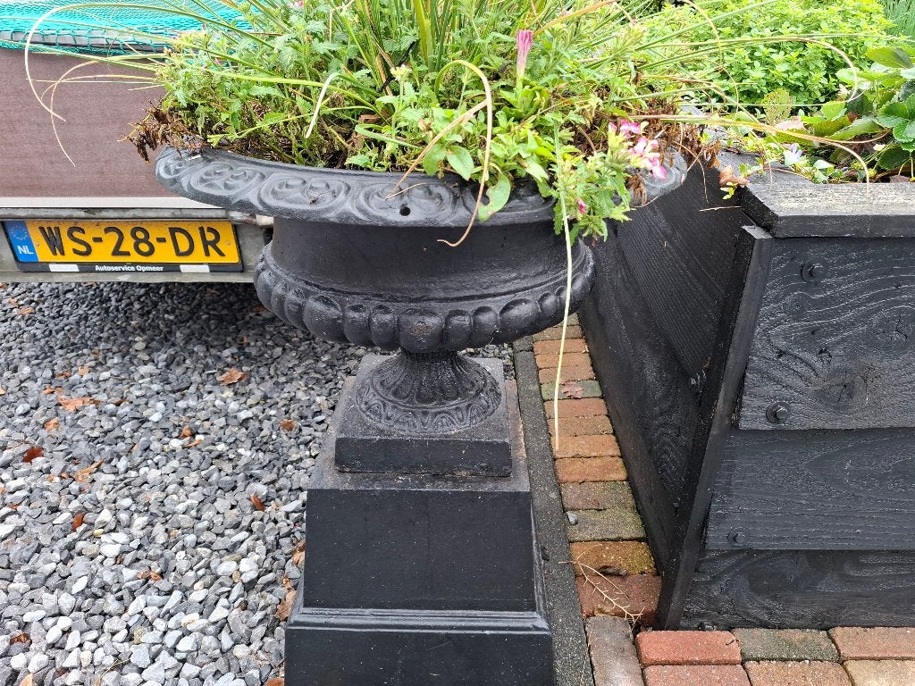 Gietijzeren tuinvazen op sokkel, Tuin en Terras, Ophalen, Gebruikt
