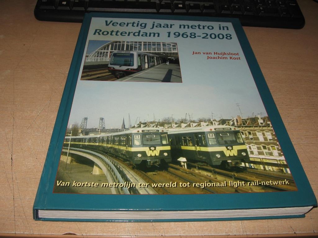 Jan van Huijksloot        Veertig jaar metro in Rotterdam, Ophalen of Verzenden, Zo goed als nieuw, Trein, Boek of Tijdschrift