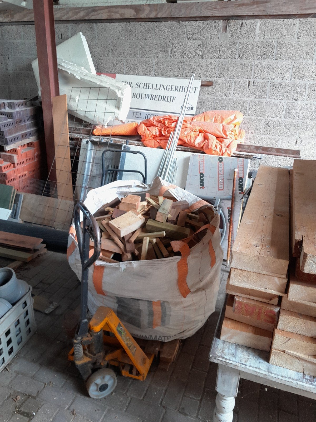 Droog Brandhout kort gezaagd, Ophalen