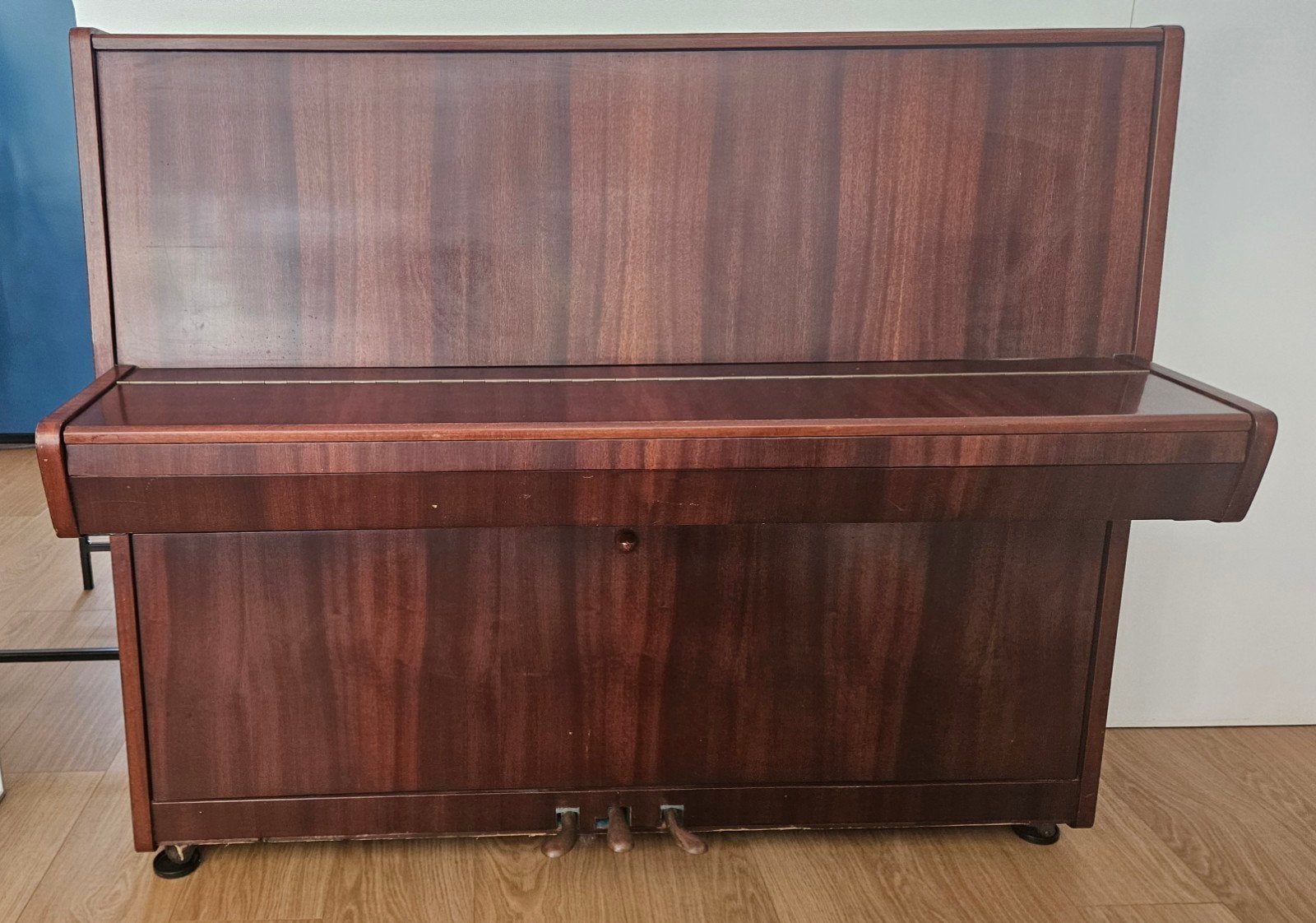Used, in good condition Russian piano, Chaika, Ophalen, Gebruikt, Bruin, Piano