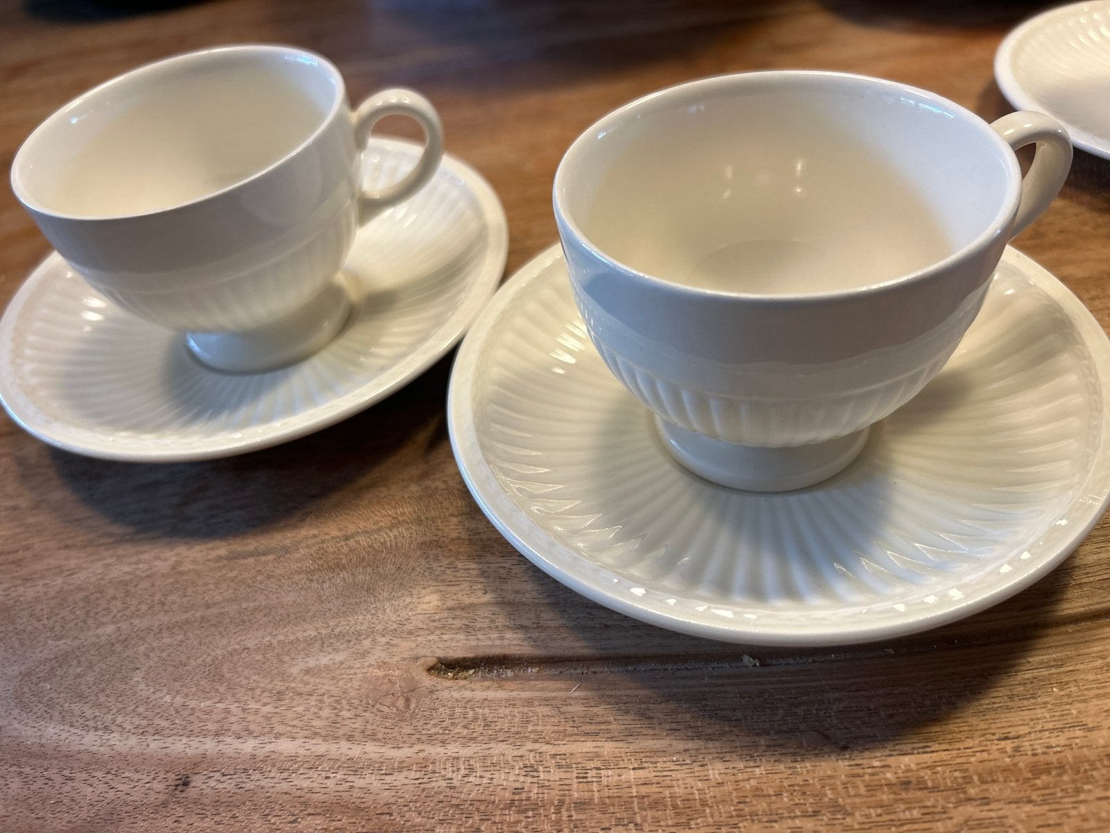 2 Wedgwood Etruria Barlaston Edme kop en schotel, Klassiek, Ophalen of Verzenden, Zo goed als nieuw, Kop(pen) en/of Schotel(s)