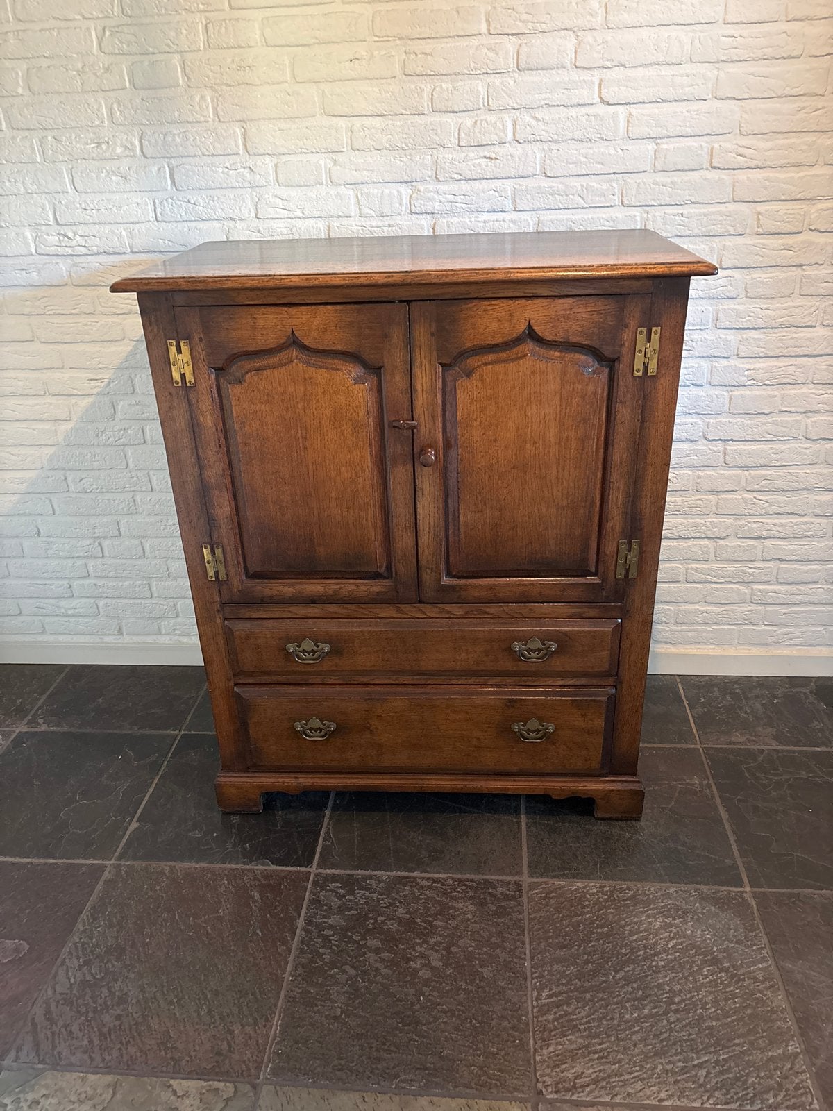 Antieke eikenhouten tv kast met lades en deuren, Antiek en Kunst, Ophalen