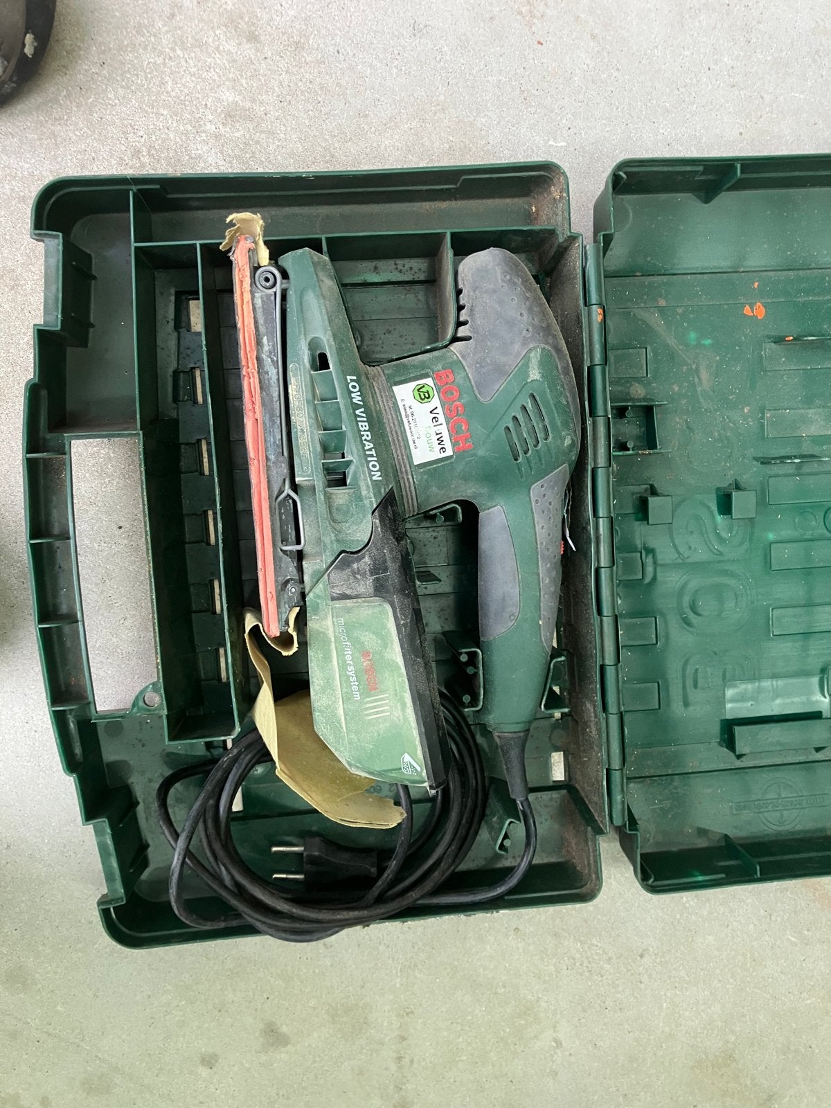 Bosch PSS 250 AE Vlakschuurmachine met koffer, Doe-het-zelf en Verbouw, Ophalen of Verzenden, Gebruikt, Minder dan 600 watt, Vlakschuurmachine