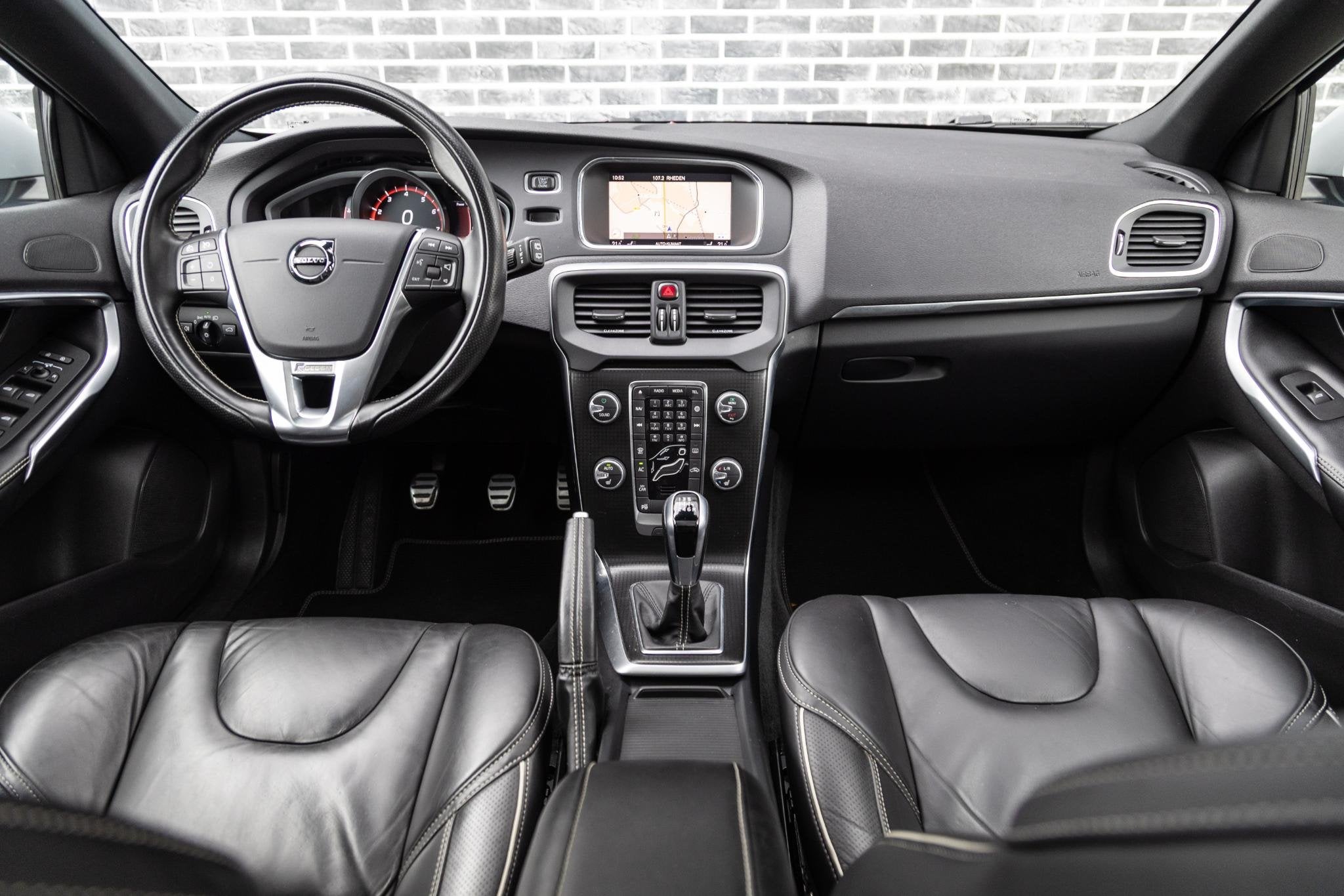 Volvo V40 2.0 T4 Business Sport | R-Design | Panoramadak | A, Gebruikt, Blauw, Bedrijf, Handgeschakeld
