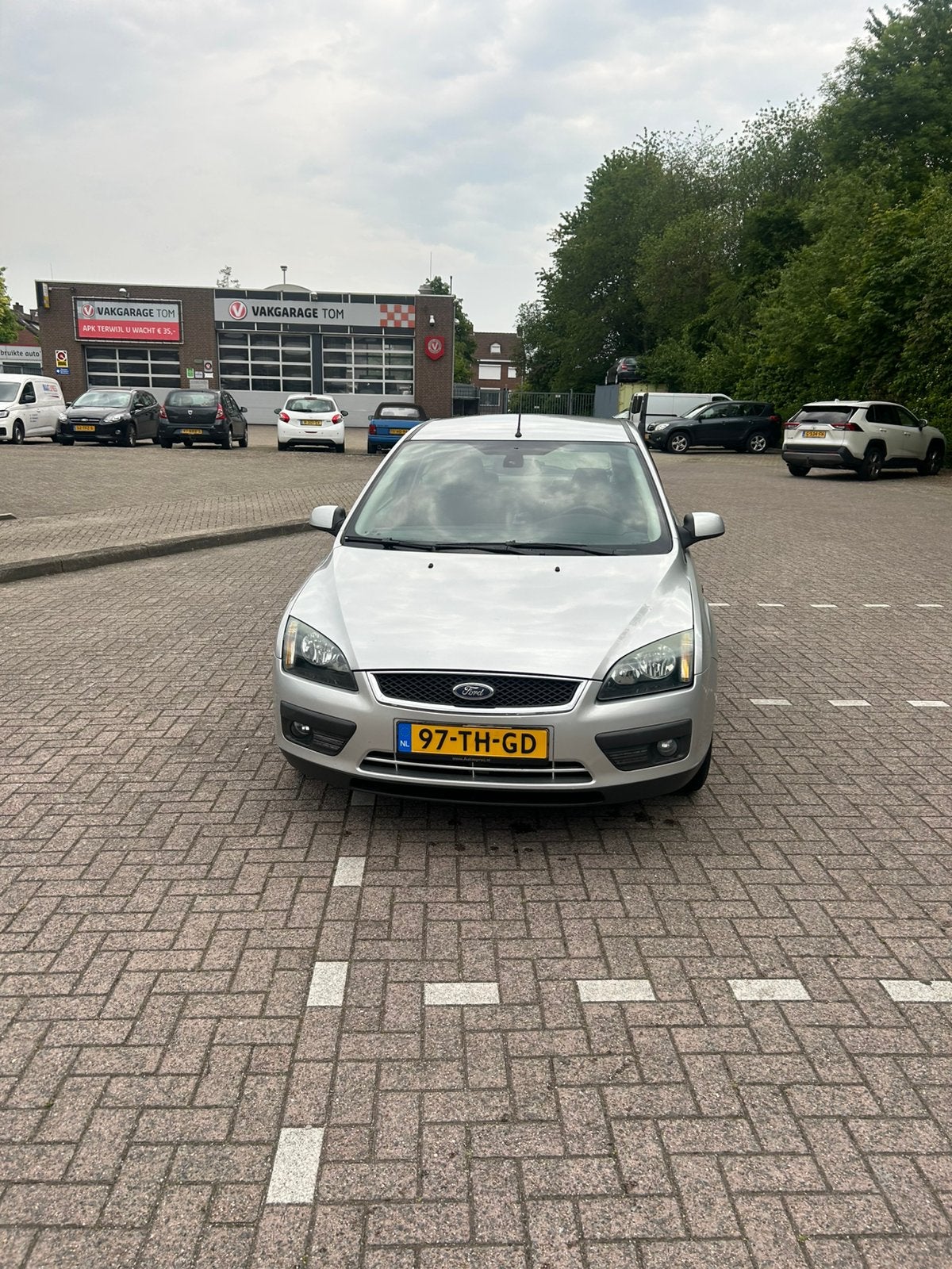 Ford Focus 1.6 74KW 3D AUT 2006 Grijs, Auto's, Ford, 1596 cc, 101 pk, 625 kg, 4 cilinders