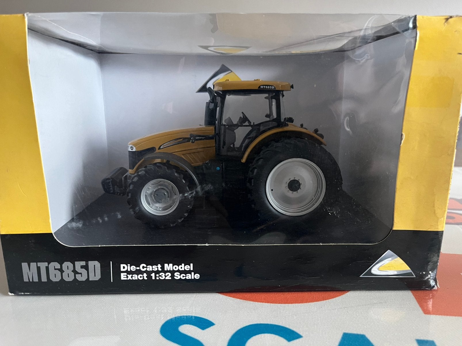 Challenger MT 685 D tractor UH 4145 Nieuw dubbellucht, Ophalen of Verzenden, Nieuw, Tractor of Landbouw, Universal Hobbies
