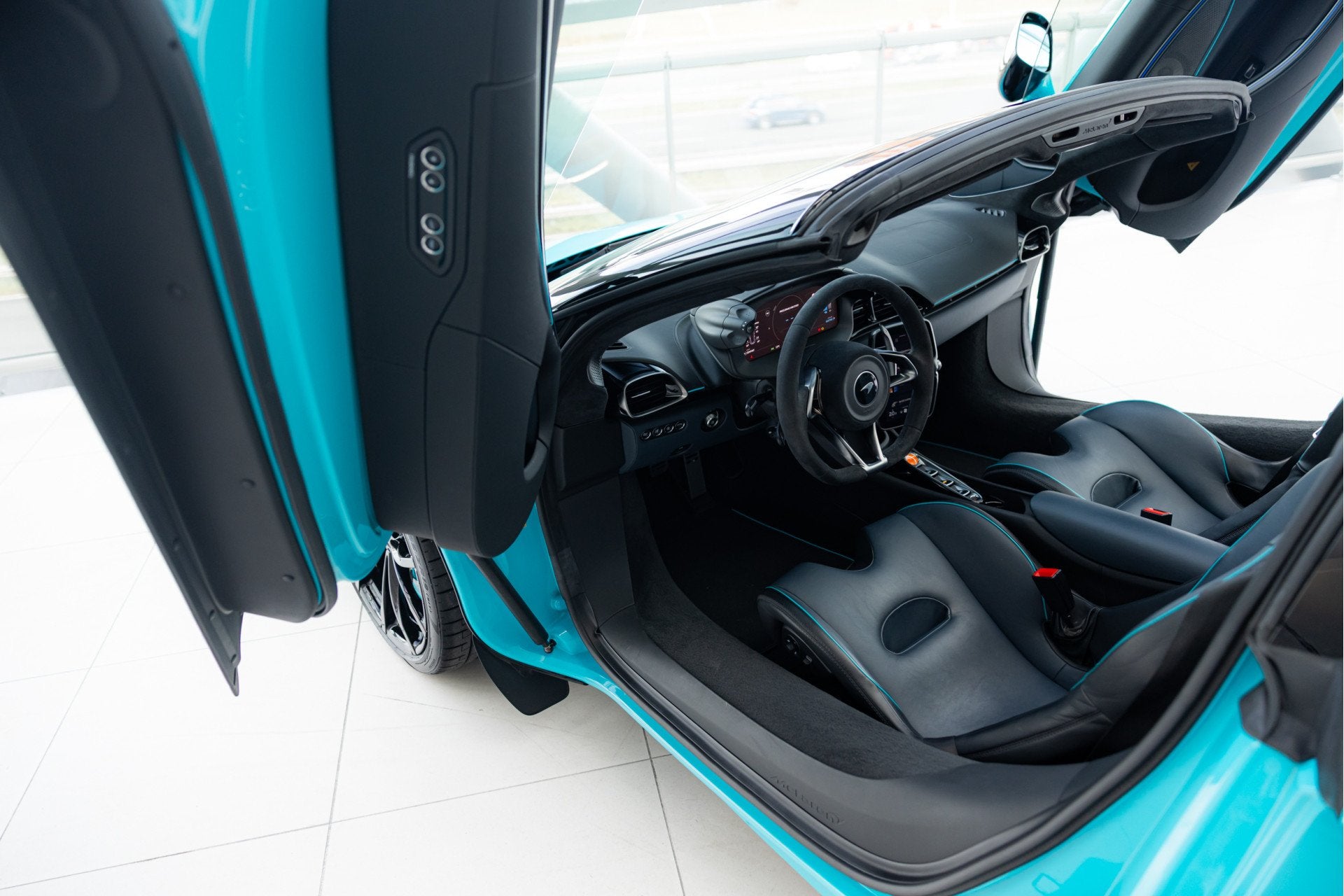 McLaren Artura Spider 3.0 V6 Plug-in | MSO | Black Pack |, Auto's, Achterwielaandrijving, Gebruikt, 2993 cc, Blauw