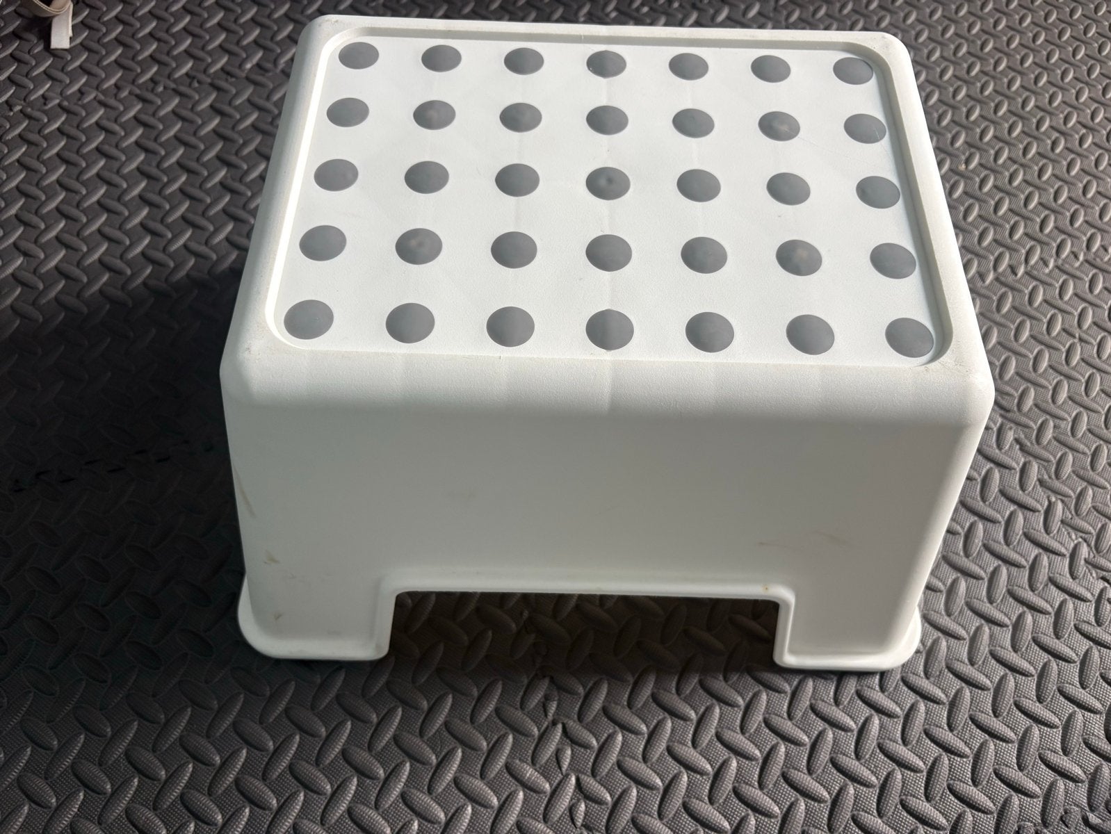 Witte kunststof opstapje met anti-slip noppen, Ophalen of Verzenden, Gebruikt, Kunststof