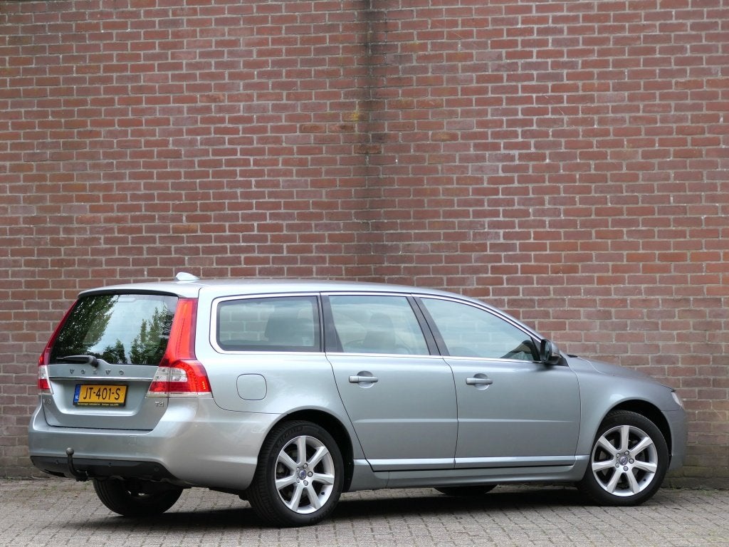 Volvo V70 T4 AUT Polar Navi / Xenon / Trekhaak / Bluetooth, Gebruikt, 1969 cc, 1600 kg, 93 €/maand