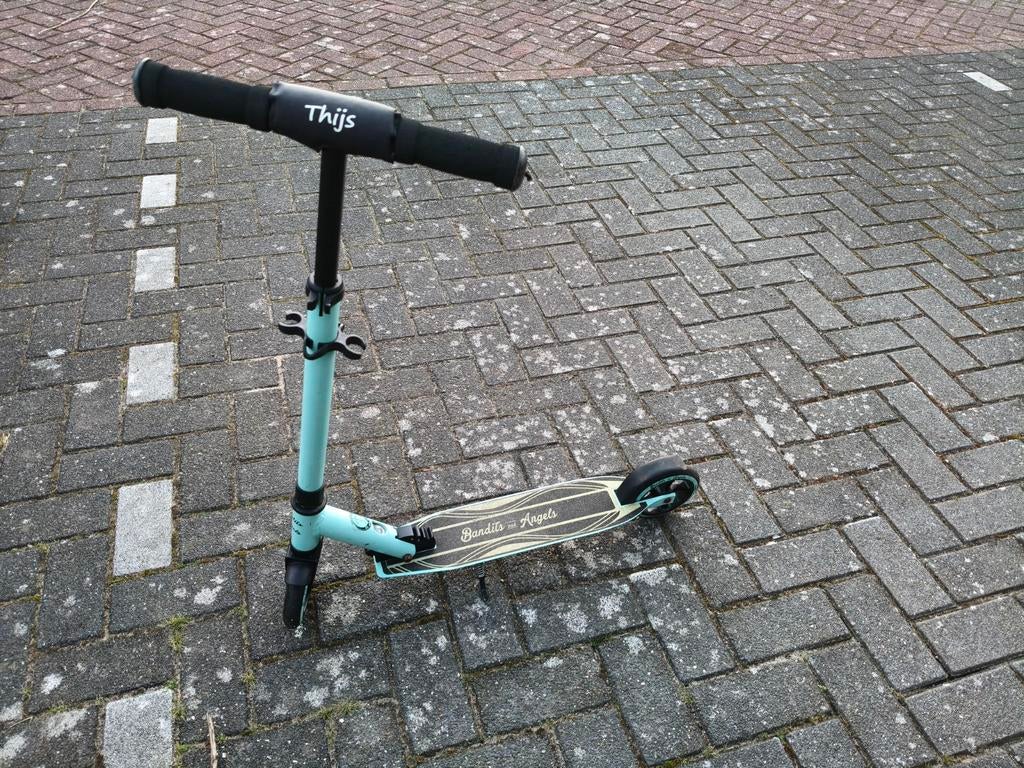 Bandits & Angels step met standaard, Ophalen