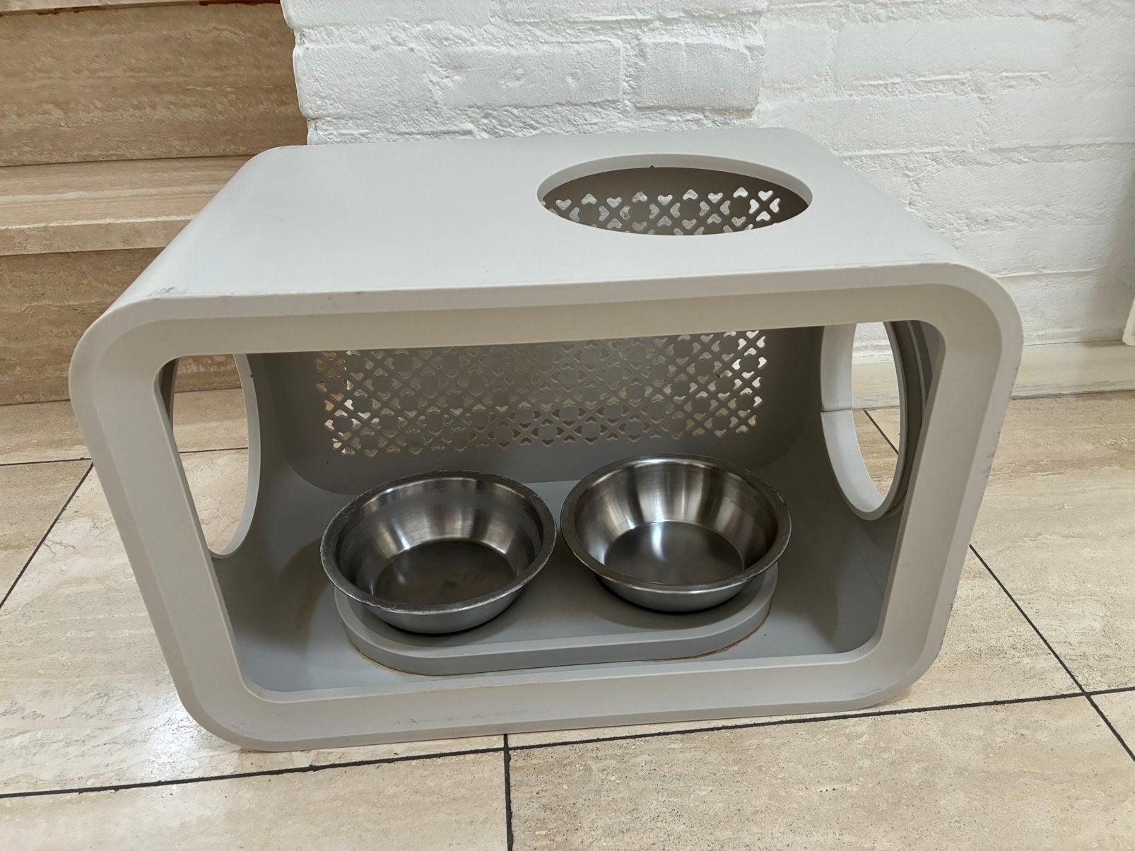 Voederhuisje of voerhokje voor kat of hond, Dieren en Toebehoren, Ophalen, Zo goed als nieuw