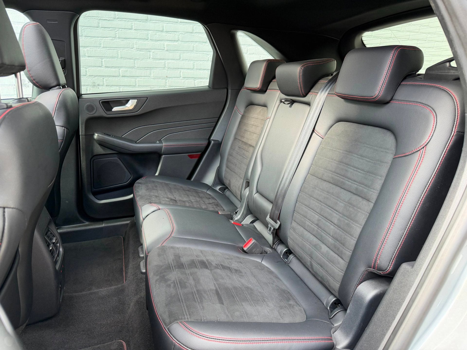 Foto 26 van Ford Kuga 2.5 PHEV ST-Line X PANO l TREKHAAK l ACC l 20''!