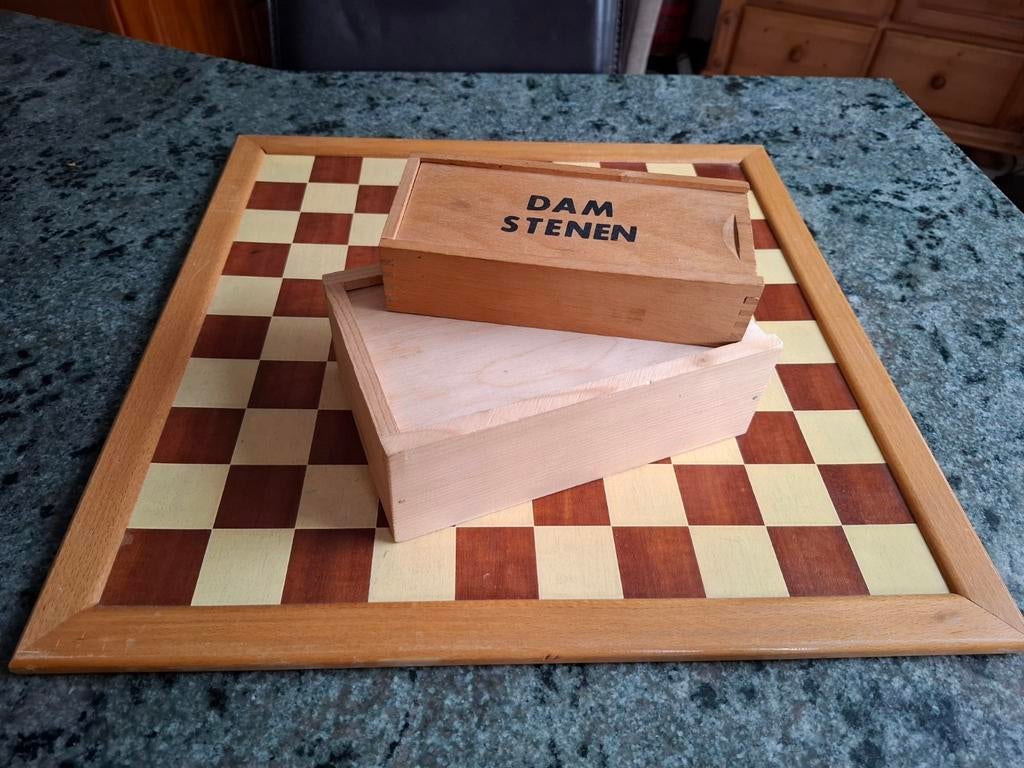Schaakspel/damspel : mooie klassieke comb.in nieuwstaat, Ophalen