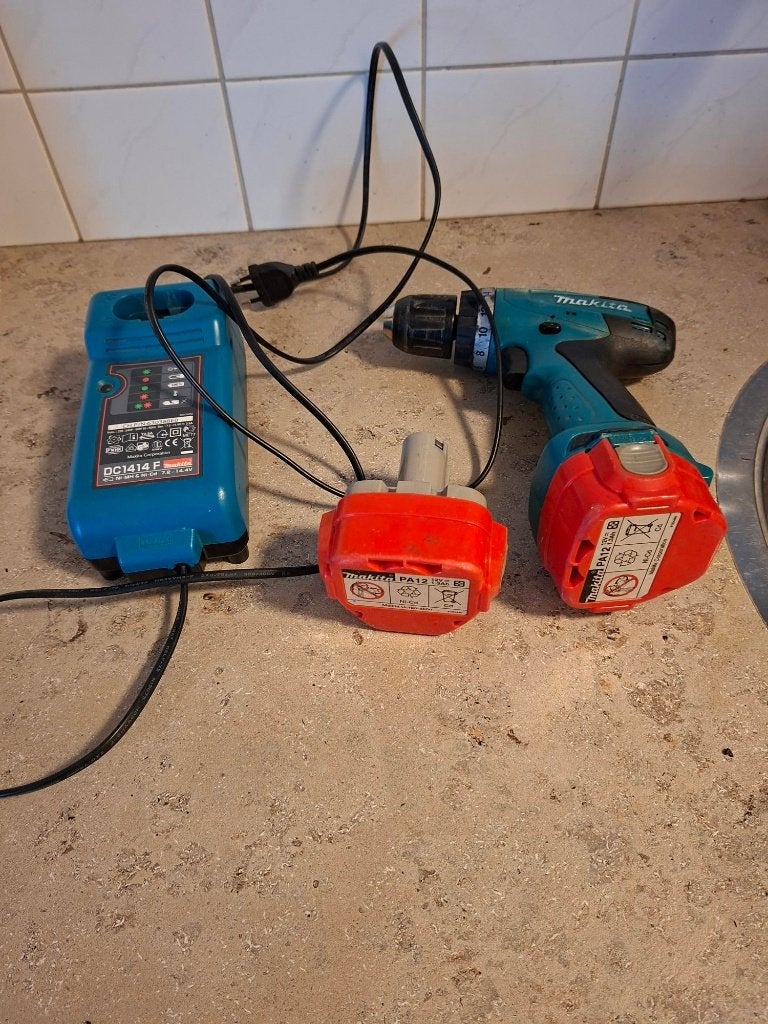 accuboormachine Makita incl 2 accu's, Gebruikt, Variabele snelheid, Ophalen of Verzenden, Boor- en Schroefmachine