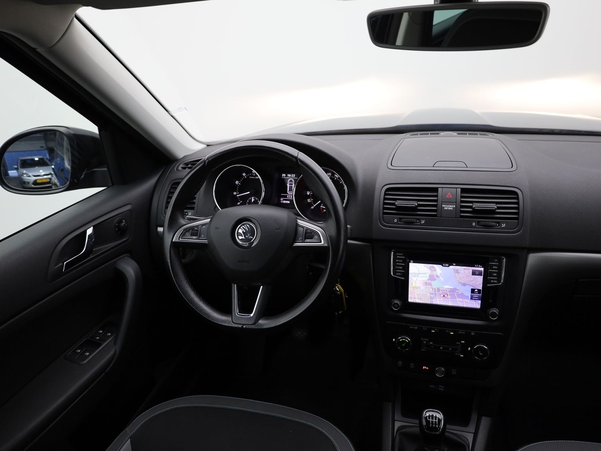 Skoda Yeti 1.2 TSI Greentech JOY | Trekhaak | Stoelverwarmin, Auto's, Voorwielaandrijving, 12 maanden, Stof, Gebruikt