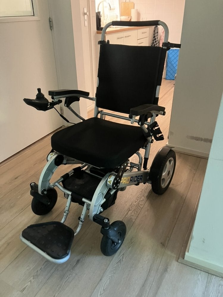 Elektrische opvouwbare rolstoel ProRider RS - Met sta-op..., Diversen, Rolstoelen, Ophalen, Inklapbaar, Zo goed als nieuw, Elektrische rolstoel