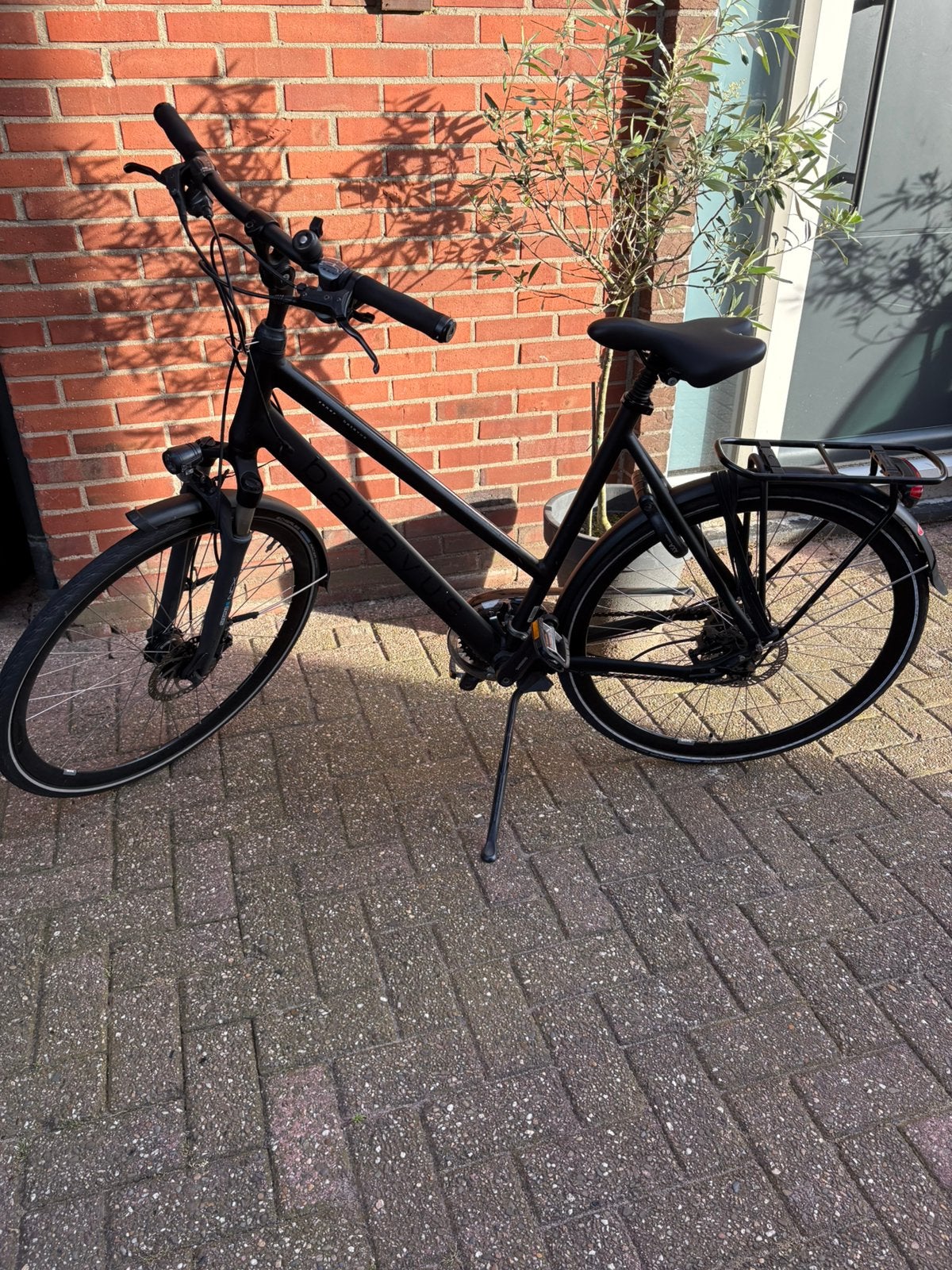 Batavus Damesfiets zonar 28 inch ook herenfiets beschikbaar, Ophalen of Verzenden, Zo goed als nieuw, Minder dan 10 versnellingen