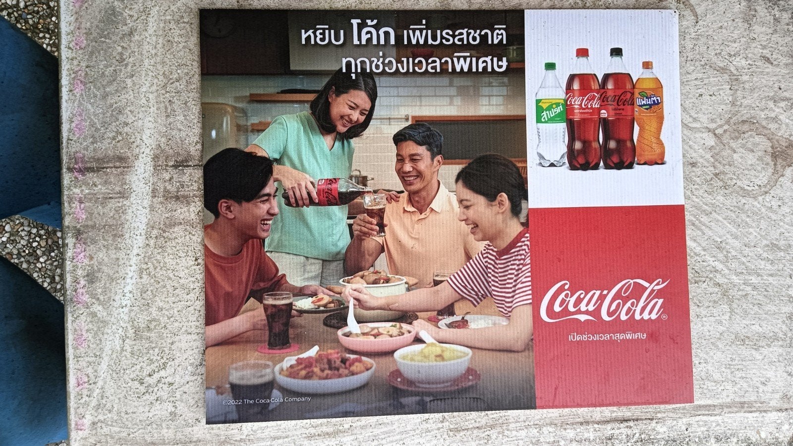 Thailand Coca Cola reclame poster plastic 42 x 35 cm, Ophalen of Verzenden, Gebruikt, Reclamebord