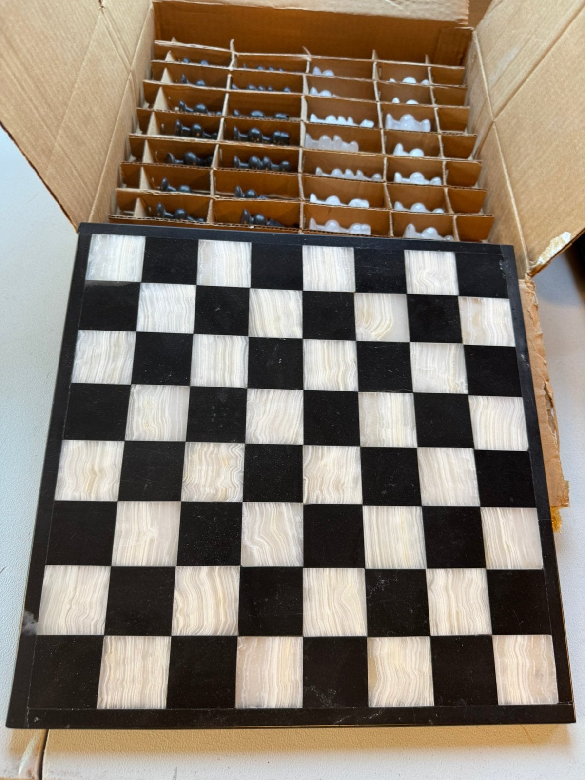 Schaakspel natuursteen / marmer met schaakstukken 34x34 cm, Ophalen of Verzenden, Zo goed als nieuw, Marmer, Minder dan 5 m²