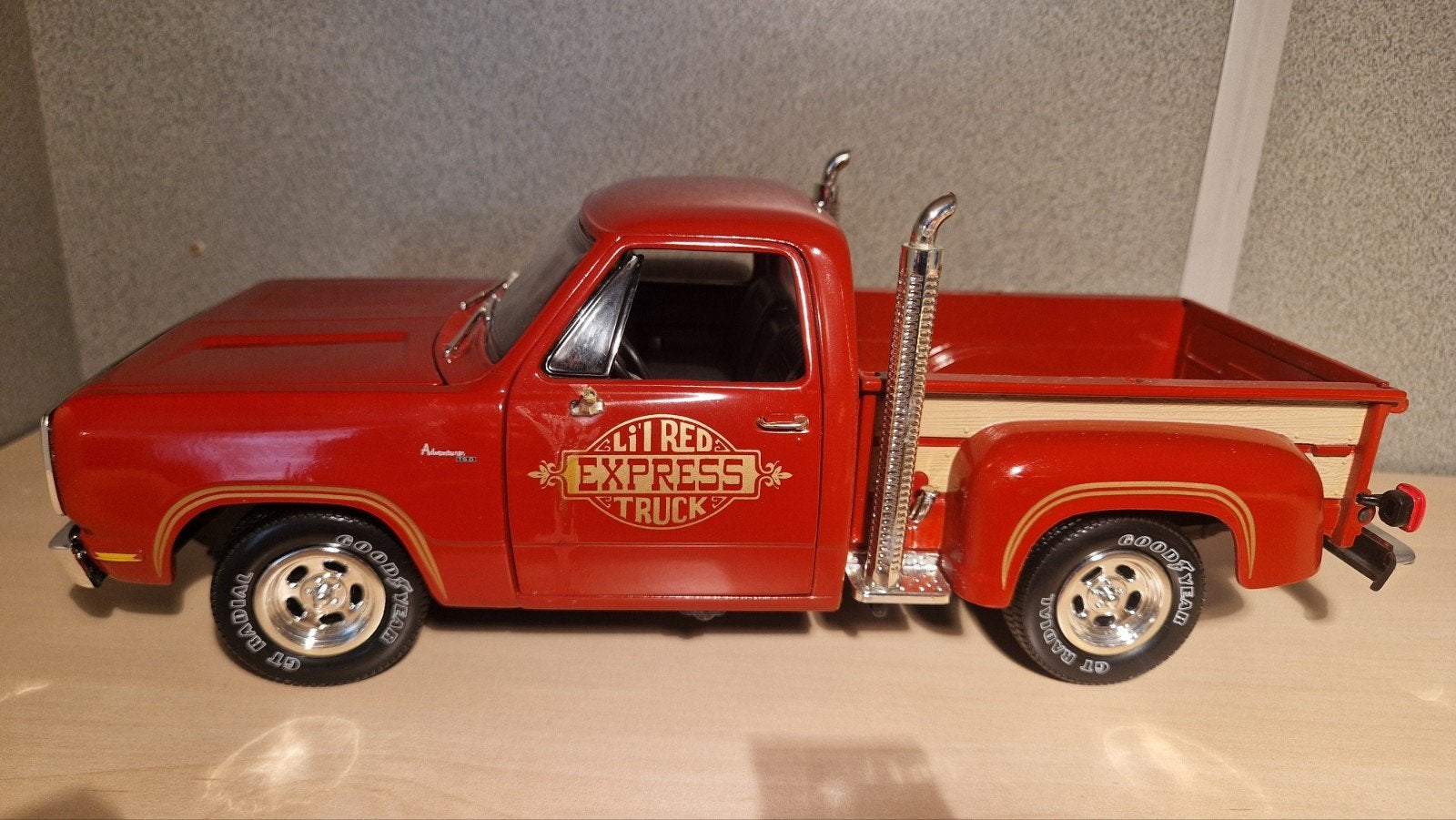 Dodge Lil' Red Express Truck schaalmodel, Ophalen of Verzenden, Zo goed als nieuw, Overige merken
