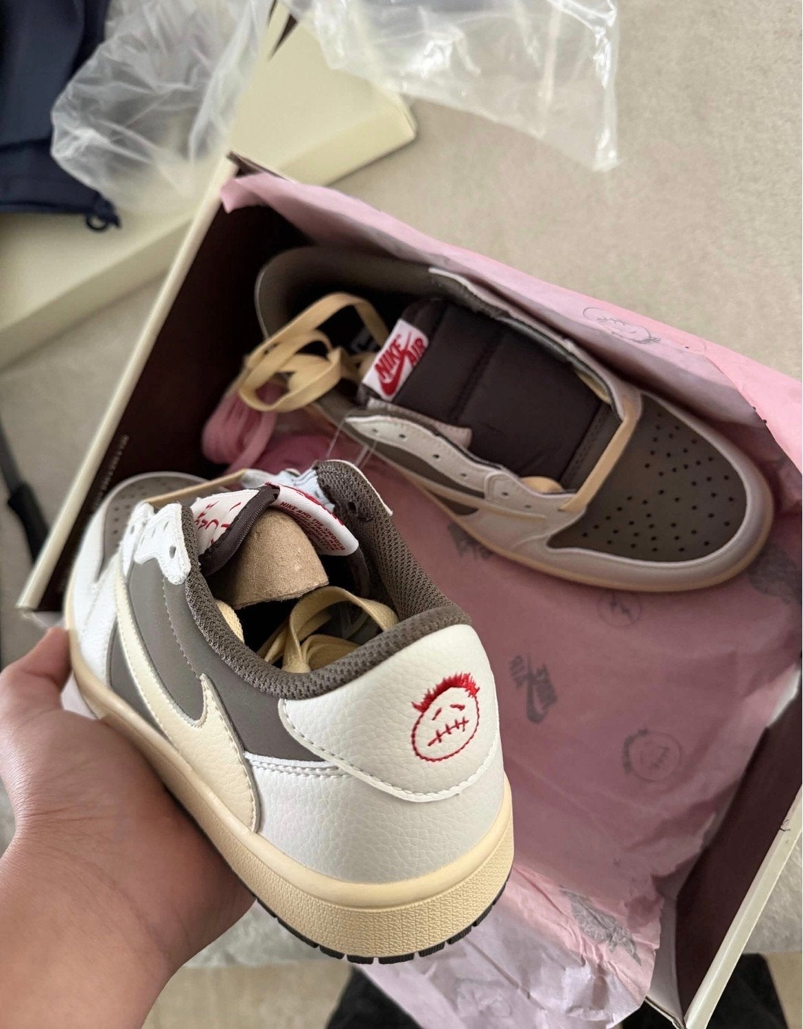 Nike Air Jordan 1 Low Travis Scott Mocha maat 41-42-43, Ophalen of Verzenden, Nieuw, Bruin, Sneakers of Gympen
