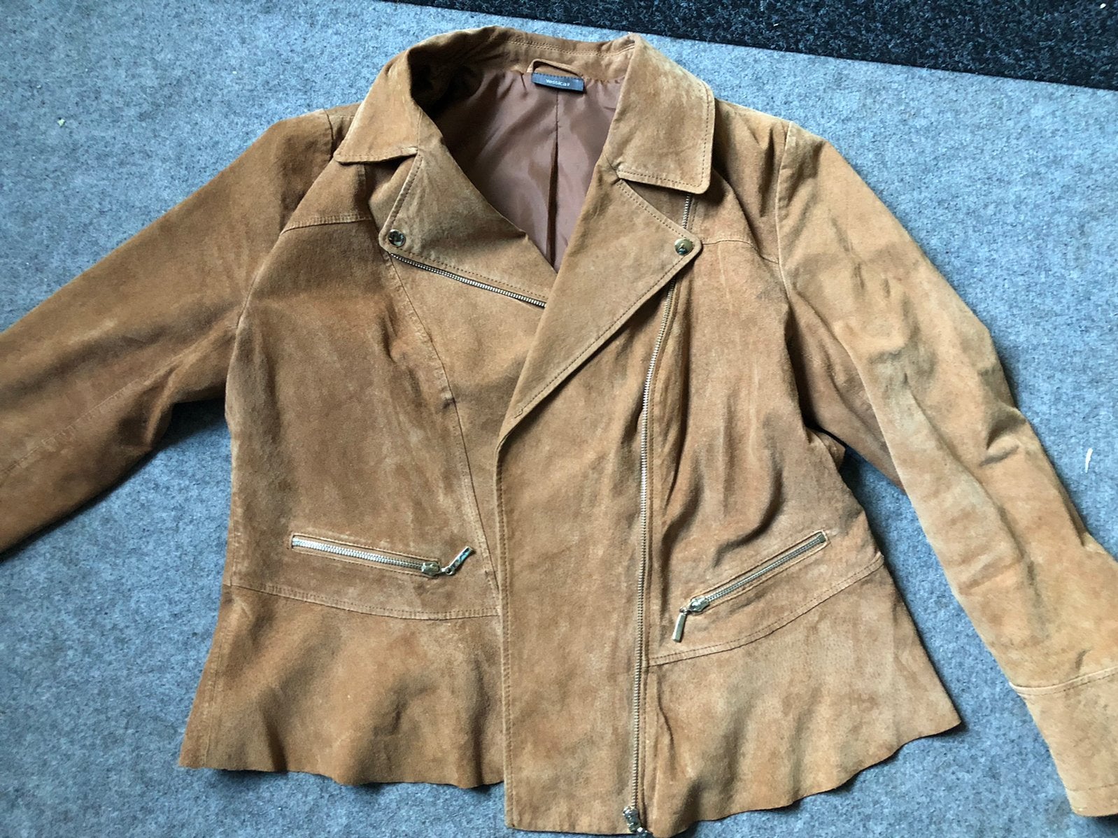 Damesjasje suede, Ophalen of Verzenden, Zo goed als nieuw, Maat 42/44 (L), Bruin