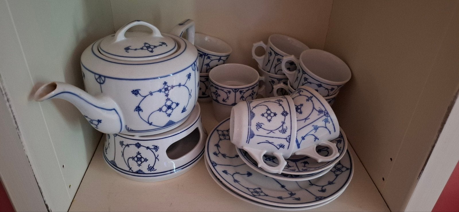 Saksisch blauw serviesgoed, Ophalen