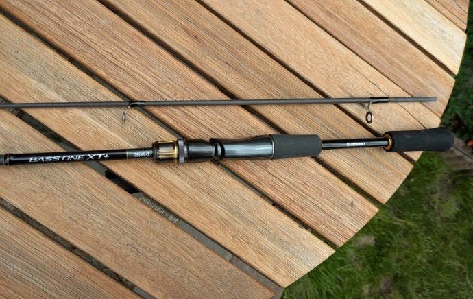 Shimano Bass One XT+, spinhengel, 4-12g, nieuwstaat, Watersport en Boten, Ophalen of Verzenden, Zo goed als nieuw, Werphengel